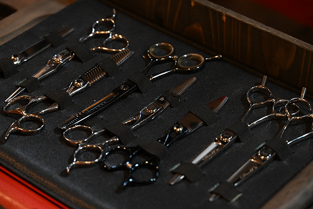 こだわりの“ハサミ”で整える、精密カット